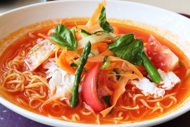 家庭で簡単トマトラーメンの作り方【インスタント袋麺を使います】